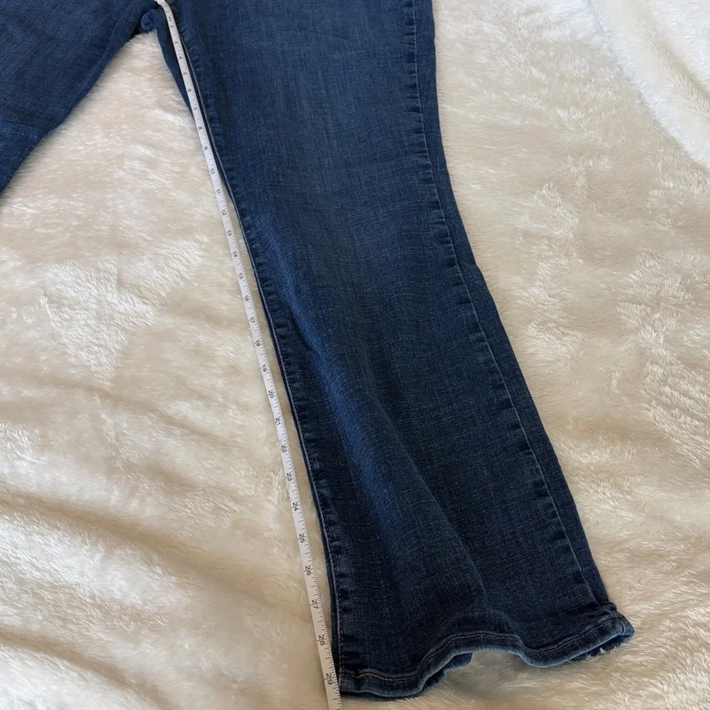 Levi's Women's Classic Bootcut Jeans | Medium Wash | Size 14